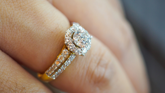 How Should Engagement Rings Fit?