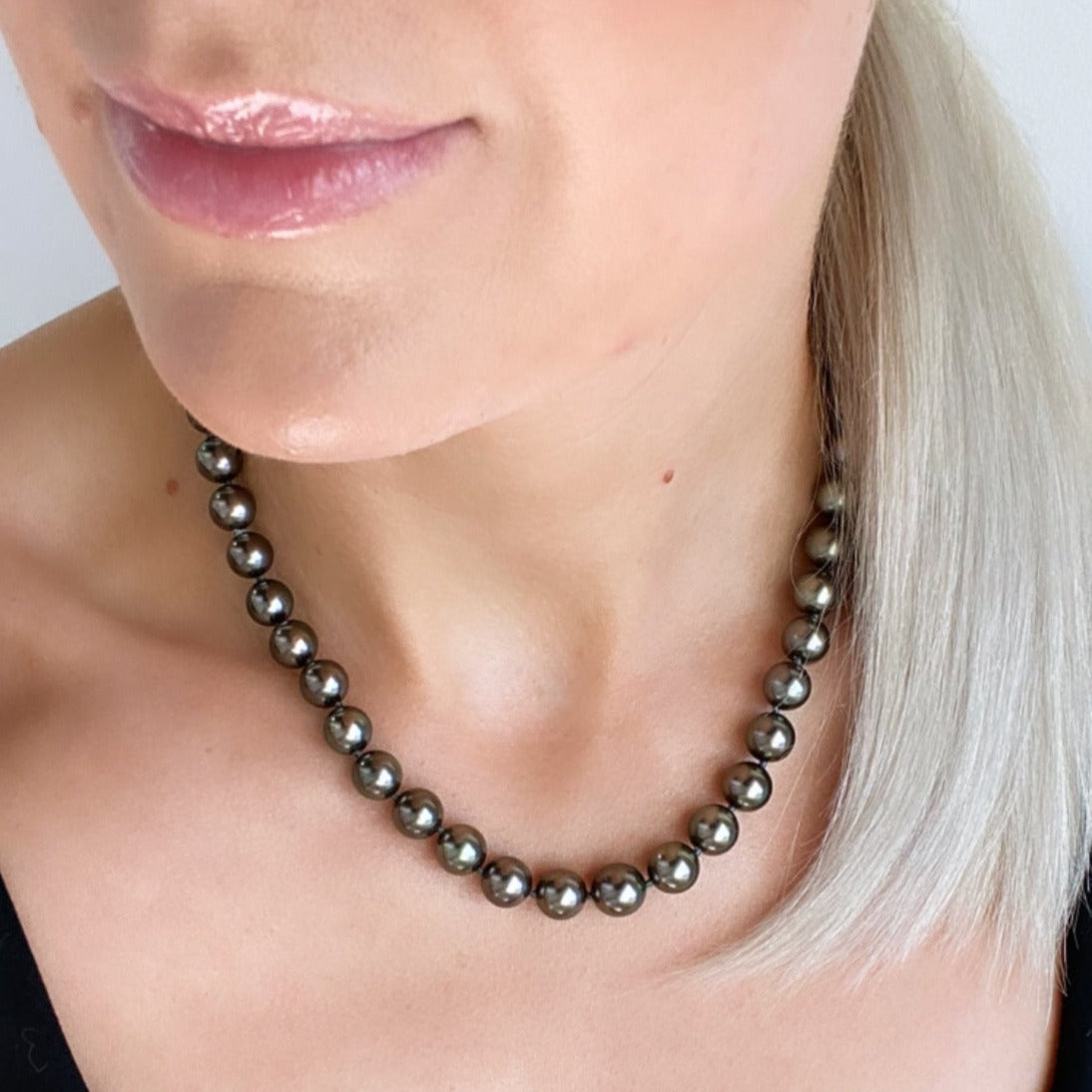 Royal Reminiscence - Gold/White pearl necklace – Savvy $5 Bling Boutique